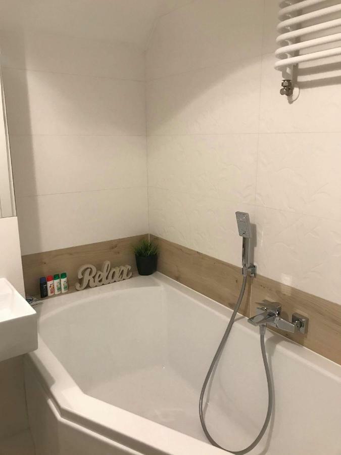Black Rose Apartament Targi 3 Km, F-Ry Vat 키엘체 외부 사진